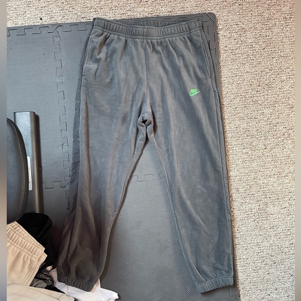NIKE FLEECE SWEATPANTS SZ L